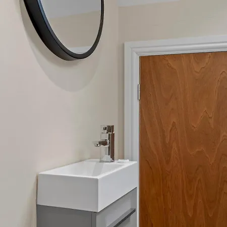 Pass The Keys Newly Renovated 2 Bedroom Town Centre * Ulverston